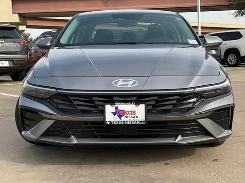 2025 Hyundai ELANTRA SEL