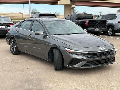 2025 Hyundai ELANTRA SEL