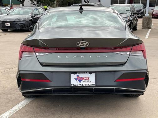 2025 Hyundai ELANTRA SEL
