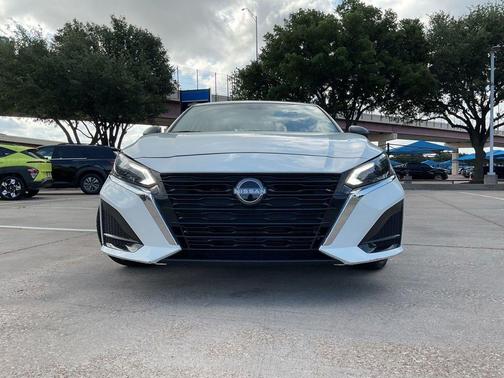 Glacier White 2025 Nissan Altima 2.5 SV