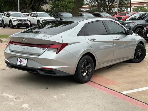 2021 Hyundai ELANTRA SE