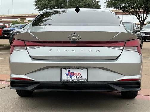 2021 Hyundai ELANTRA SE