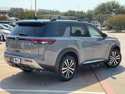2025 Nissan Pathfinder Platinum 4WD