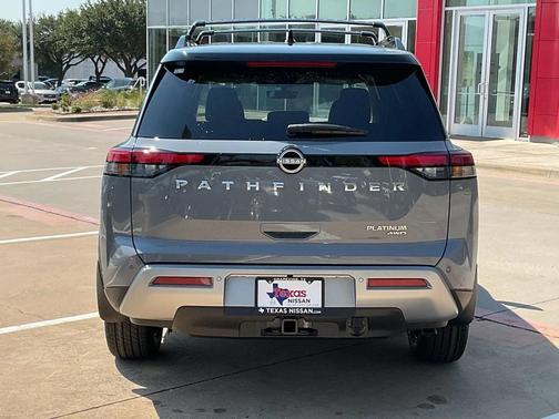 2025 Nissan Pathfinder Platinum 4WD