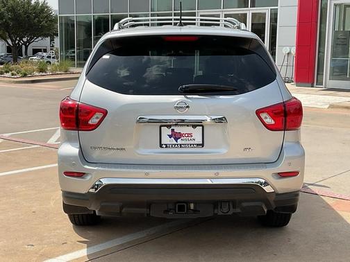 2017 Nissan Pathfinder SL