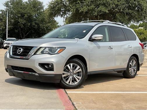 2017 Nissan Pathfinder SL
