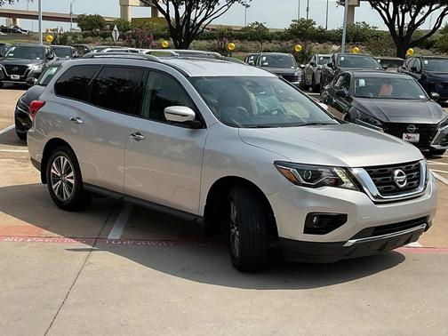 2017 Nissan Pathfinder SL