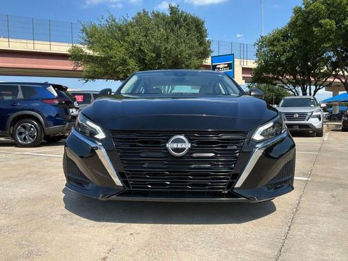 Super Black 2025 Nissan Altima 2.5 SV