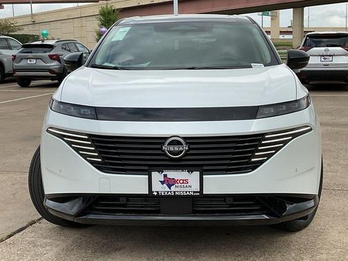 Everest White Pearl Tricoat/Super Black 2026 Nissan Murano Platinum
