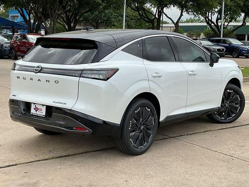 Everest White Pearl Tricoat/Super Black 2026 Nissan Murano Platinum