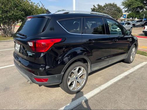 Agate Black Metallic 2019 Ford Escape Titanium