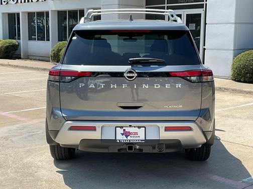 2025 Nissan Pathfinder Platinum FWD