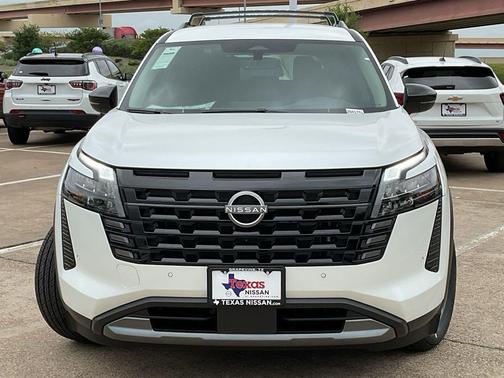 Everest White Pearl Tricoat 2026 Nissan Pathfinder SL