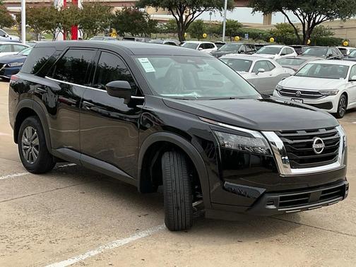 2025 Nissan Pathfinder S FWD