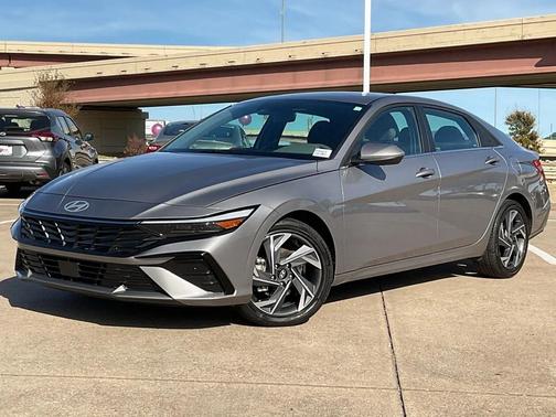2025 Hyundai ELANTRA SEL