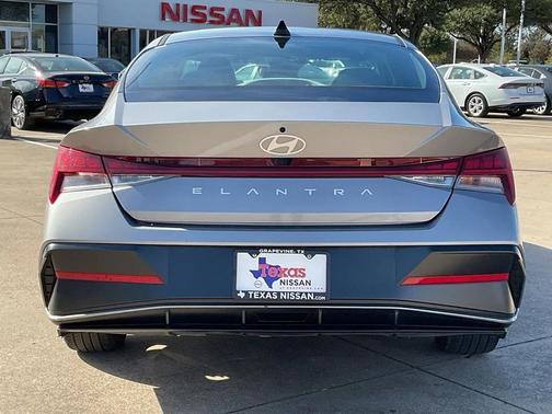 2025 Hyundai ELANTRA SEL