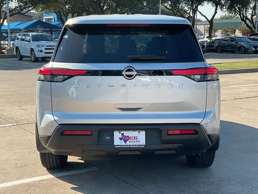 2024 Nissan Pathfinder S FWD