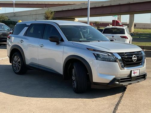 2024 Nissan Pathfinder S FWD