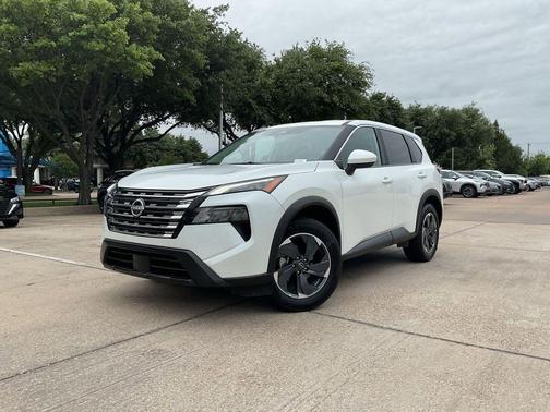 Everest White Pearl 2025 Nissan Rogue SV