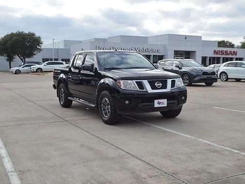 Photo 2 of 29 of 2018 Nissan Frontier Desert Runner