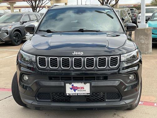 Diamond Black Crystal Pearlcoat 2025 Jeep Compass Latitude