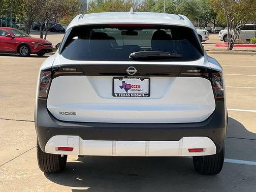 2025 Nissan Kicks SV