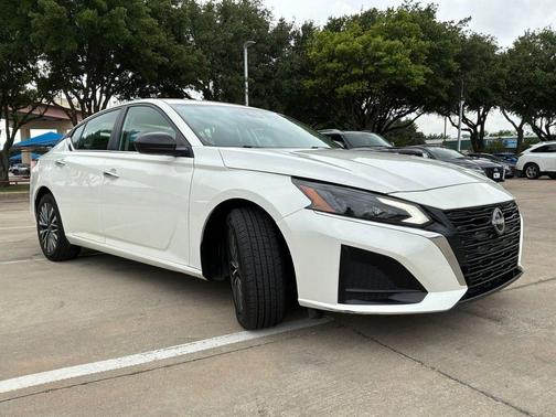 Pearl White Tricoat 2025 Nissan Altima 2.5 SV