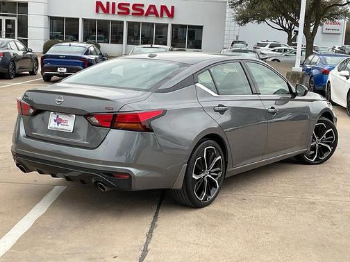 2025 Nissan Altima SR FWD