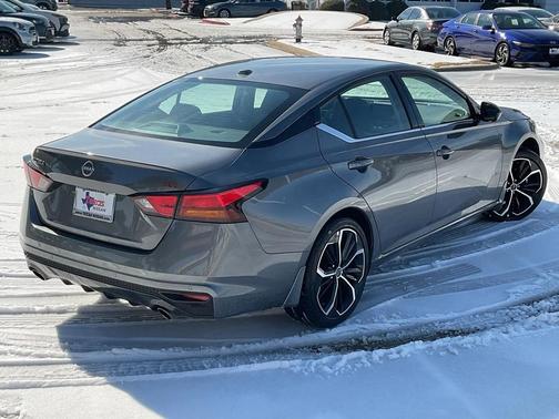 2025 Nissan Altima SR FWD