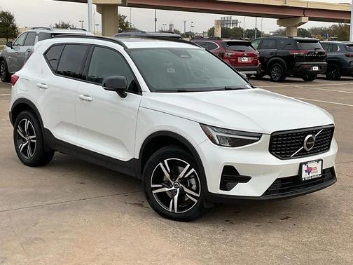 2024 Volvo XC40 B5 Core