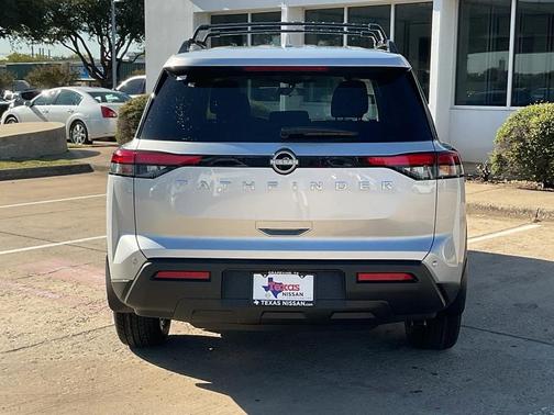 2025 Nissan Pathfinder SV FWD