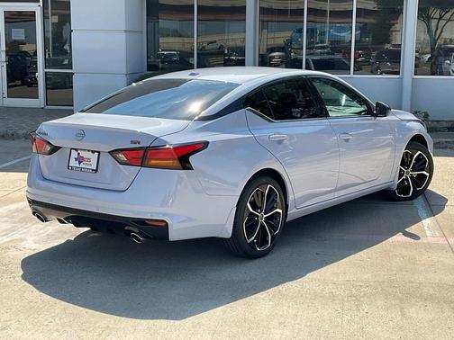 2025 Nissan Altima SR FWD
