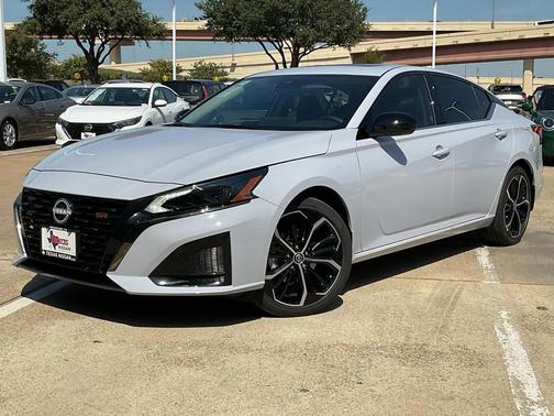 2025 Nissan Altima SR FWD
