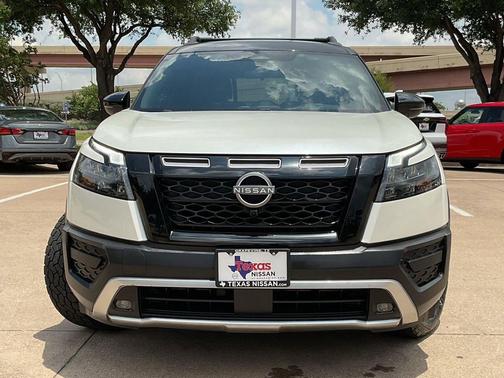 Pearl White Tricoat/Super Black 2023 Nissan Pathfinder Rock Creek 4WD
