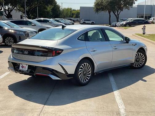 2024 Hyundai SONATA Hybrid SE