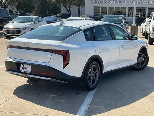 2025 Kia K4 LXS