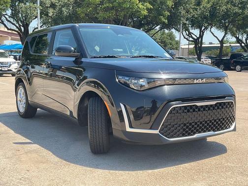 Fusion Black 2025 Kia Soul LX