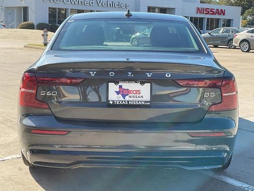 2024 Volvo S60 B5 Core Dark Theme