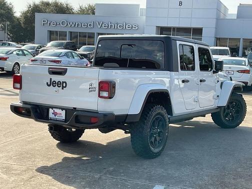 2022 Jeep Gladiator Sport