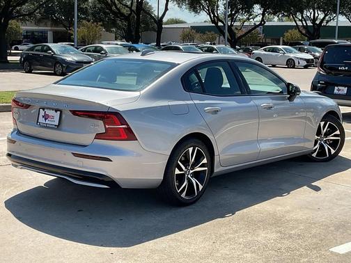 2024 Volvo S60 B5 Core Dark Theme