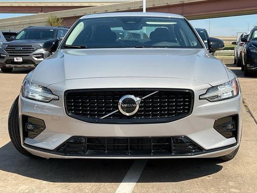 2024 Volvo S60 B5 Core Dark Theme