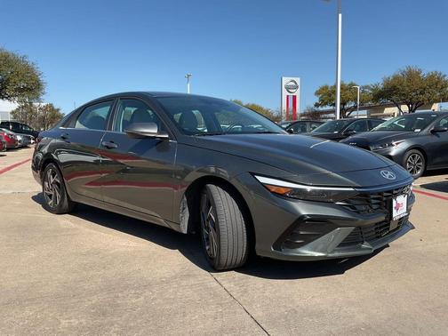 2025 Hyundai ELANTRA Limited