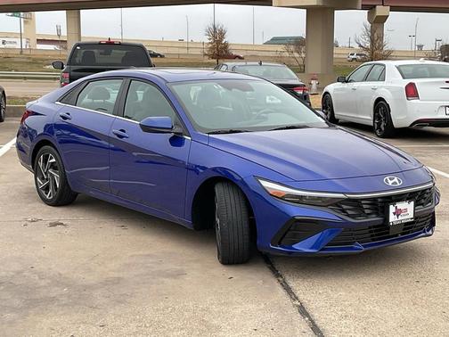 2025 Hyundai ELANTRA SEL