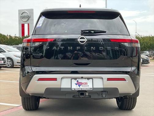 2025 Nissan Pathfinder Platinum FWD