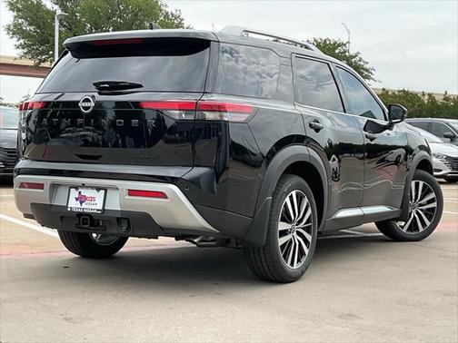 2025 Nissan Pathfinder Platinum FWD