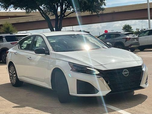 Pearl White Tricoat 2025 Nissan Altima 2.5 SV