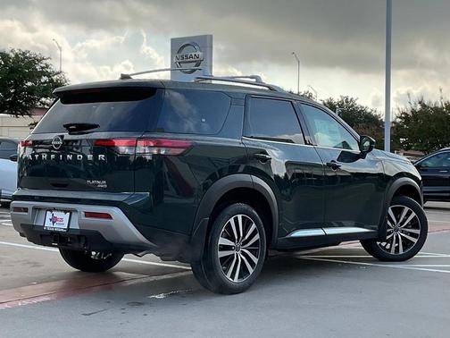 2025 Nissan Pathfinder Platinum 4WD