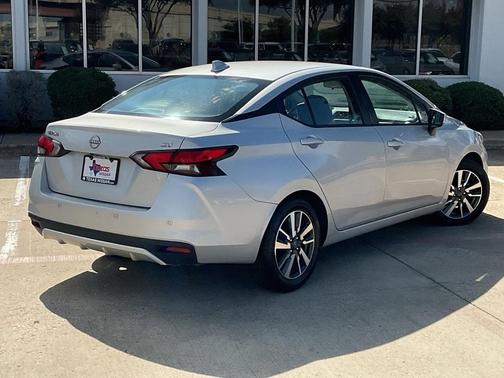 2023 Nissan Versa 1.6 SV