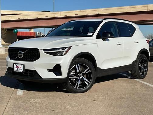 2024 Volvo XC40 B5 Core