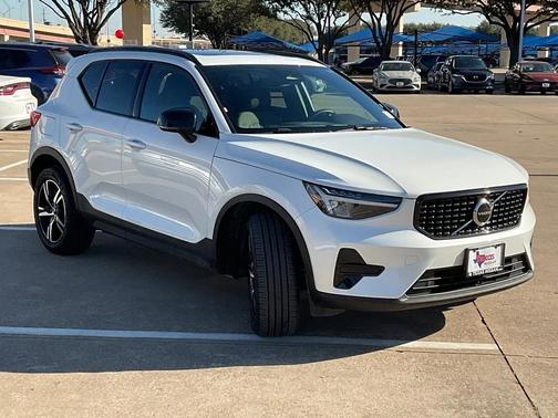 2024 Volvo XC40 B5 Core